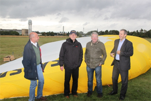 Guido Luetsch, BHWE; Stephan Brabeck, Skysails; Christian Hiemenz, BHWE; Roald Koch, Berlin Partner; In front of Berlin TV-Tower and Skysail 200 sqm kite